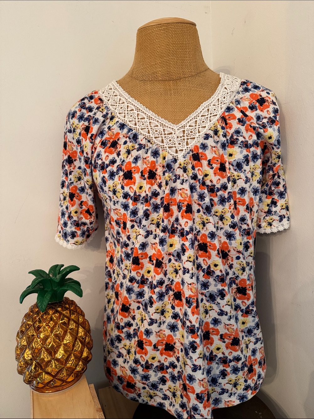 Absolutely Famous White Floral Lace-Trim V-Neck Blouse with Orange & Navy
